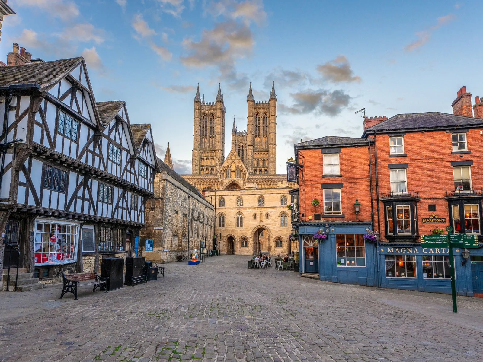 Lincoln Cathedral above the city, near Renzo short let accommodation
