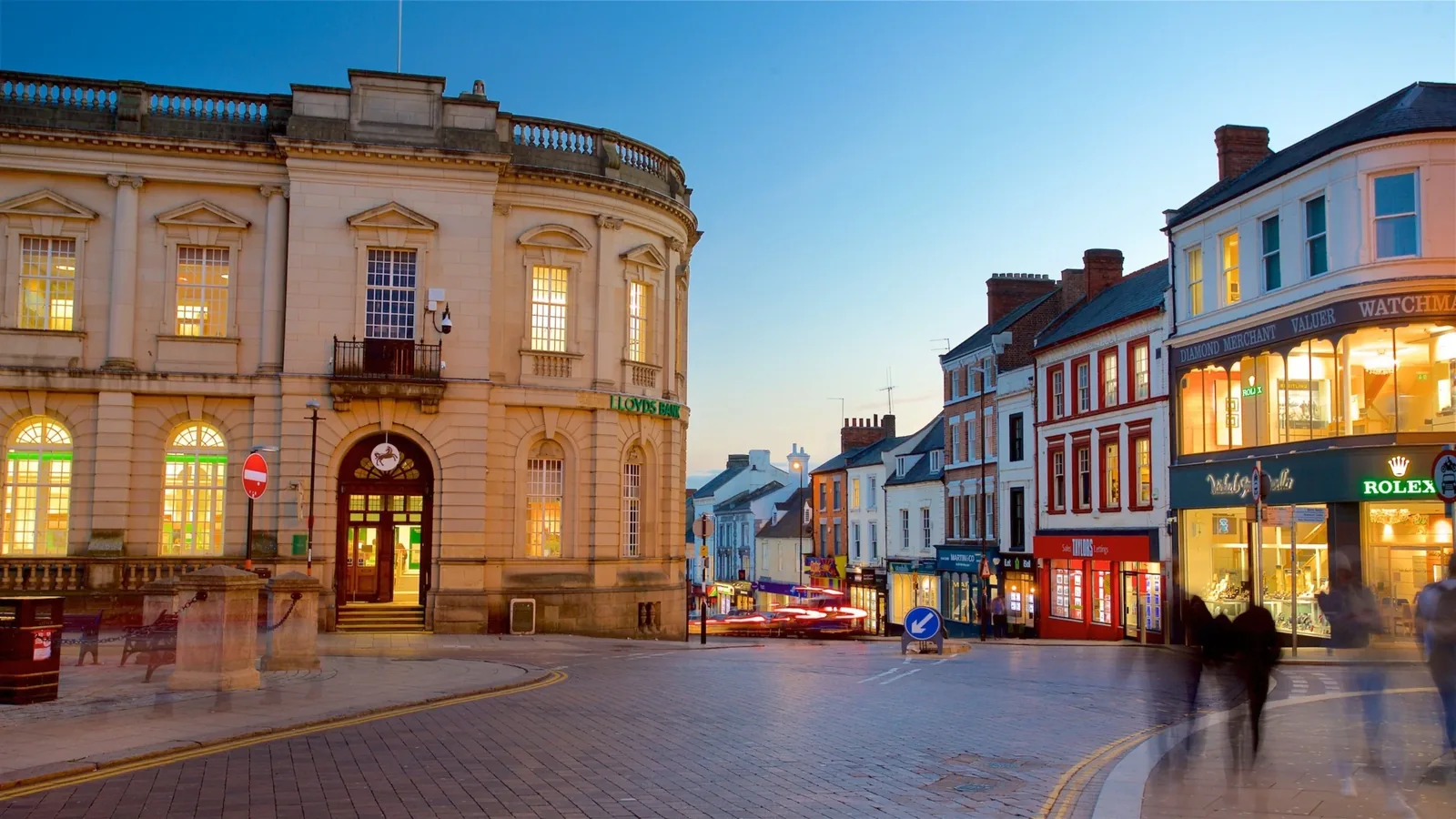 Airbnb and short let management in Northampton